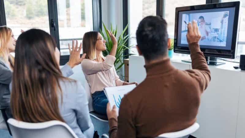 Daha akıllı kurumsal eğitimle çalışan bağlılığı nasıl artırılır?